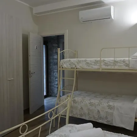 ゲストハウス Arco Antico